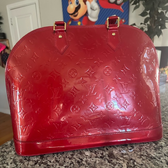 Louis Vuitton Vernis Alma GM Pomme D’Amour - Picture 3 of 17